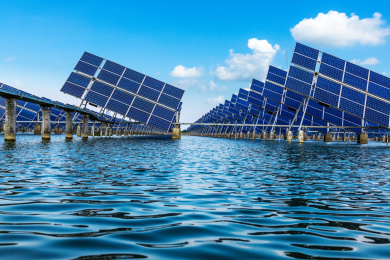 Power plant using renewable solar energy with