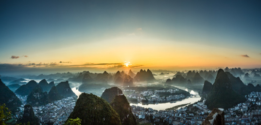 电视塔清晨2015广西省桂林市阳朔县十里画廊