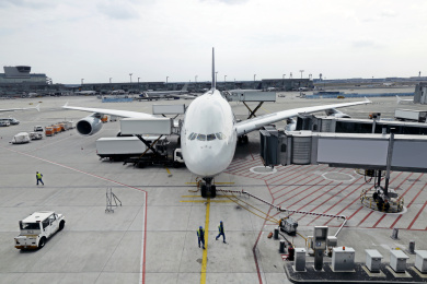 飞机场停着的飞机