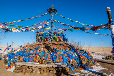 海拉尔草原部落敖包