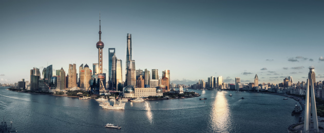 黄浦江伴摩天楼