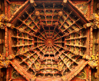 藻井,雕刻华丽壁饰的天花板