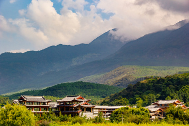 云南丽江拉市海的山