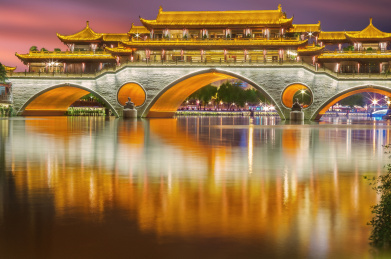 低视角成都安顺廊桥大背景
