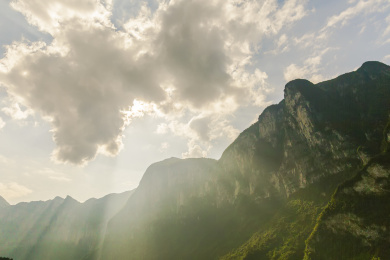 恩施大峡谷丁达尔光