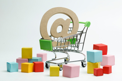 木质@符号放在购物车模型里，网络购物概念