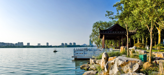 江苏省南京市玄武湖畔都市建筑景观