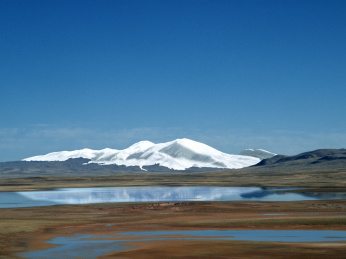 西藏自治区那曲地区念青唐古拉山冰川雪山自然景观