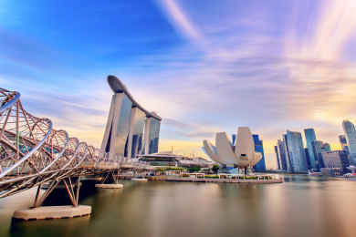 新加坡河附近的地标现代建筑