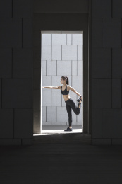 跑步中的年轻女子