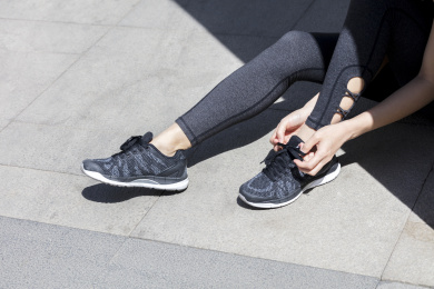 运动女子脚部特写