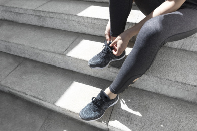 运动女子脚部特写