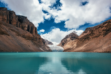 西藏日喀则岗巴县曲登尼玛冰川