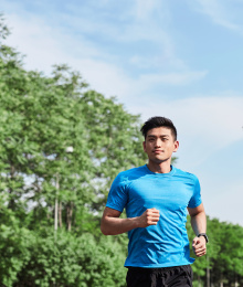 跑步中的男运动员