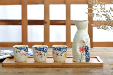 特色彩绘陶瓷清酒酒具