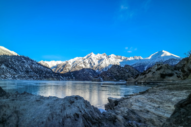 西藏昌都然乌湖景色