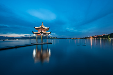 杭州西湖集贤亭夜景