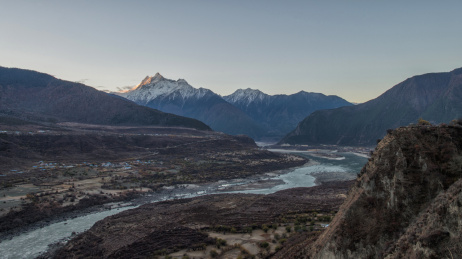 雅鲁藏布江