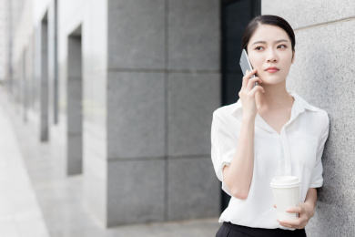 商务女士户外形象照