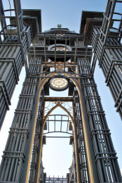 内蒙古海拉尔中央桥钟楼