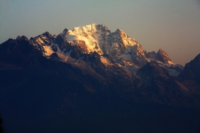 丽江玉龙雪山日照金山