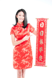 穿着旗袍的女生