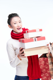 抱着礼物盒子的中国女生