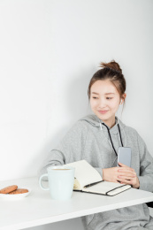 甜美的亚洲女生