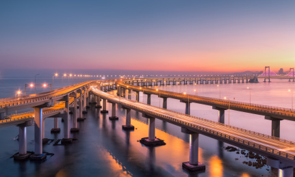 薄暮下的大连星海湾大桥
