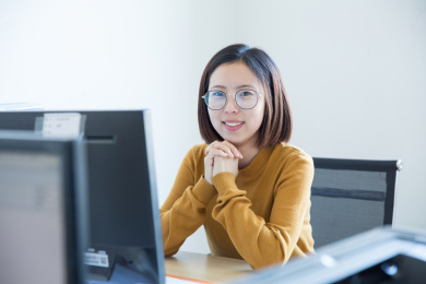 办公室的女职员