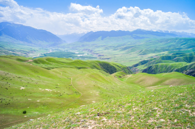 中国新疆喀拉峻草原阔克苏大峡谷夏季风光
