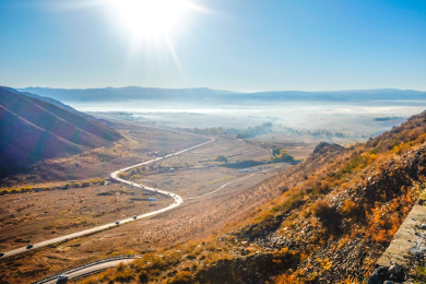 中国新疆阿勒泰地区布尔津县秋季公路