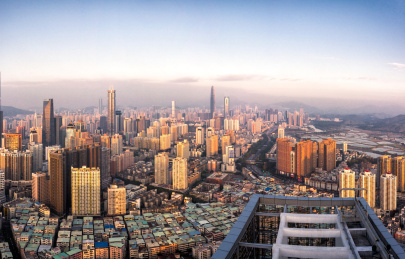 深圳现代金融建筑群和城中村