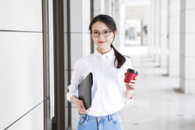 年轻的中国女性