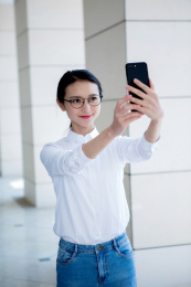 年轻的中国女性