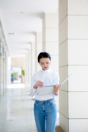 年轻的中国女性