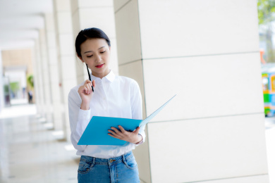 年轻的中国女性