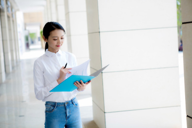 年轻的中国女性