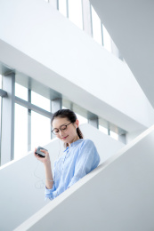 写字楼里的年轻白领