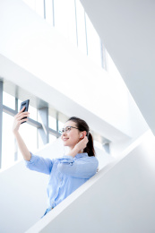 写字楼里的年轻白领