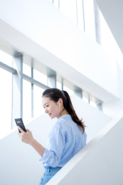 写字楼里的年轻白领