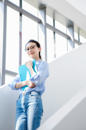 写字楼里的年轻白领