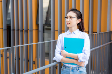 写字楼里的年轻白领