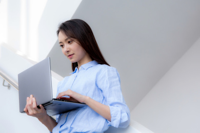 写字楼里的年轻白领