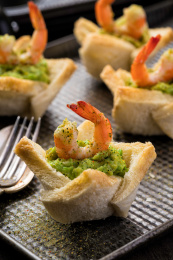 牛油果鲜虾吐司盏 