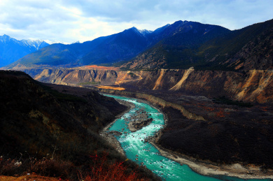 雅鲁藏布江大峡谷
