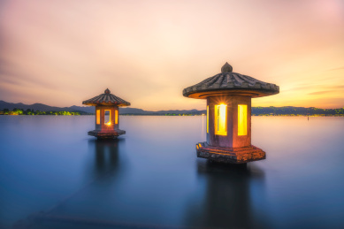 杭州西湖翠光亭日落