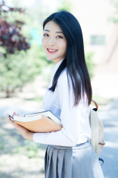 女大学生在校园