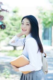 女大学生在校园