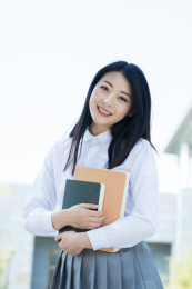女大学生在校园